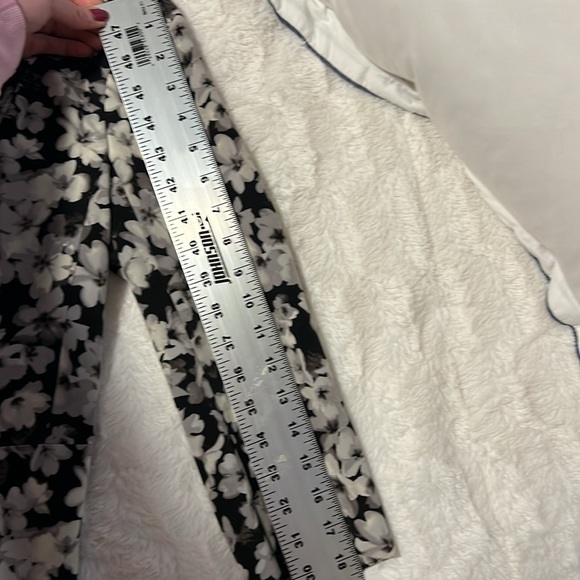 Lauren Conrad gray/black flower blazer- Size 8 - Picture 4 of 6